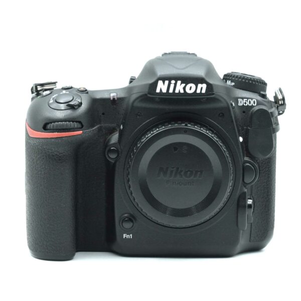 NIKON D500