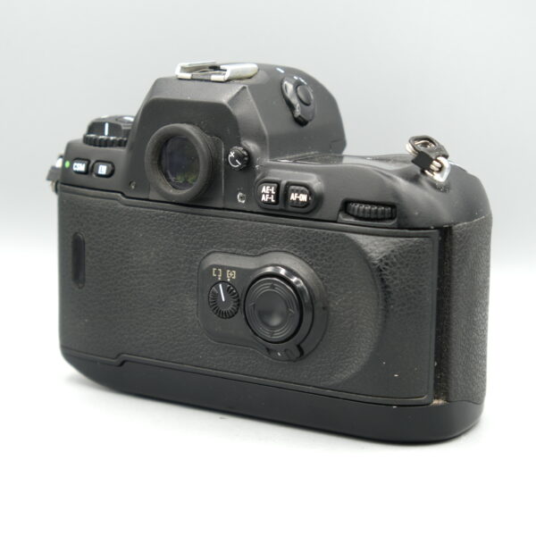 NIKON F 100 – Image 2