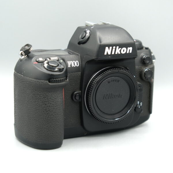 NIKON F 100