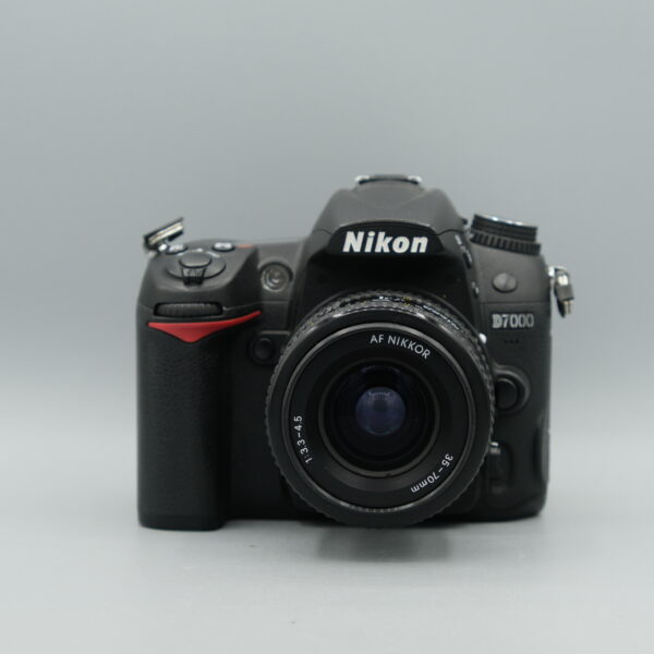 NIKO0N D7000 + AF 3.3-4.5/35-70MM