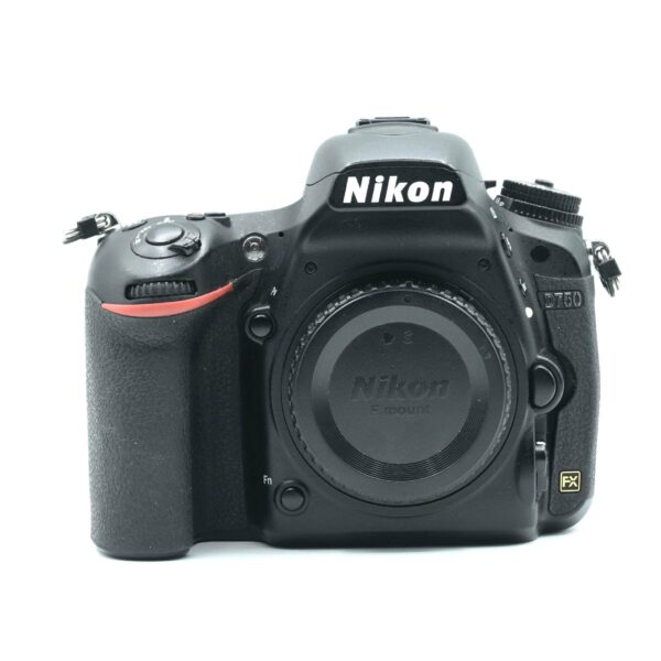 NIKON D750