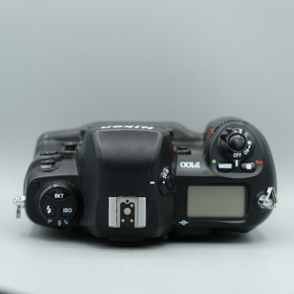 NIKON F100 + MB15 – Image 2
