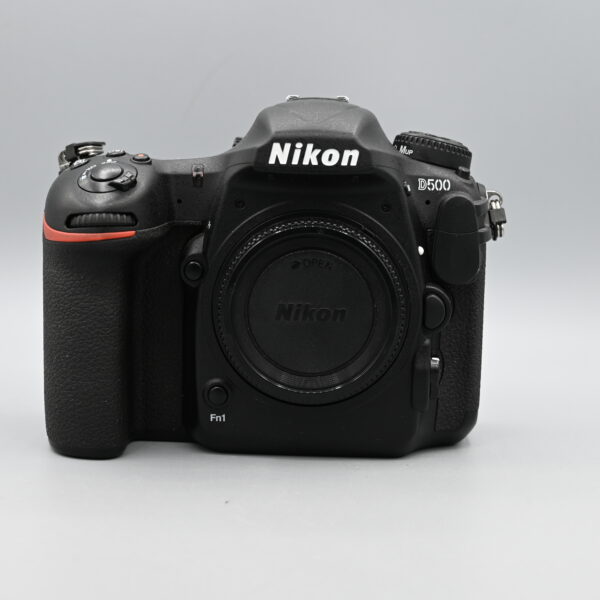 NIKON D500