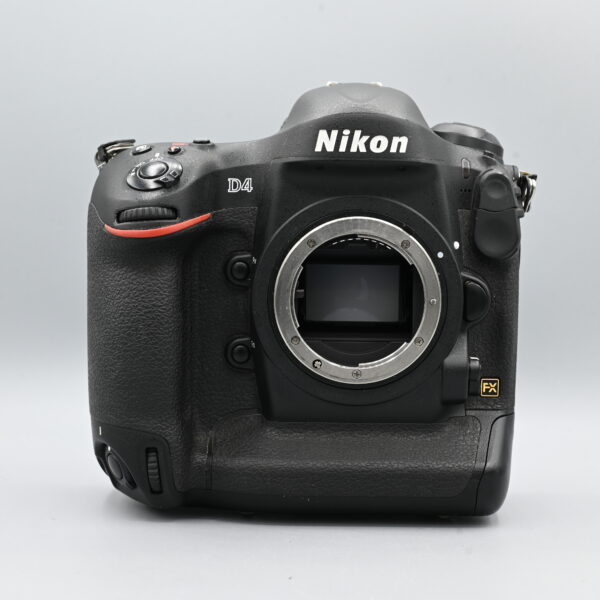NIKON D4