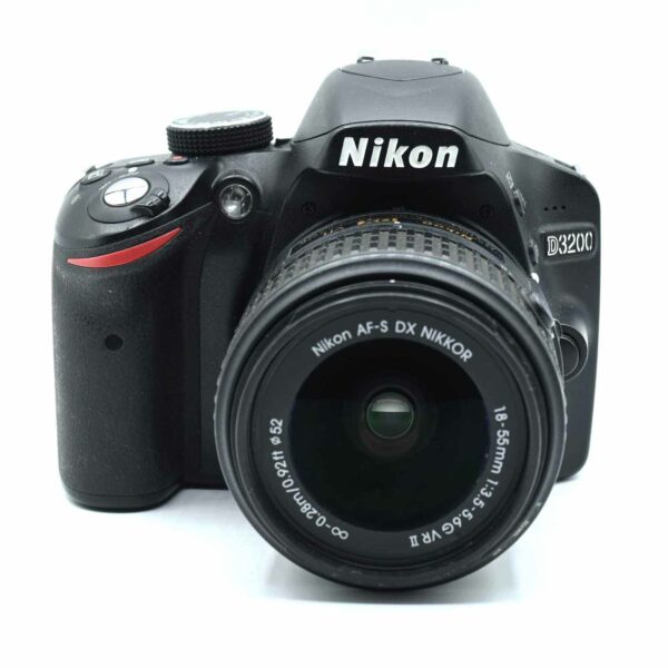 NIKON D3200 + AF-S DX 18-55/3.5-5.6G II VR
