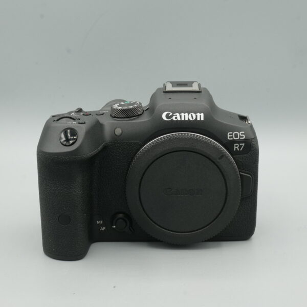 CANON EOS R7