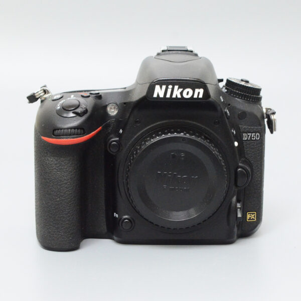 NIKON D750