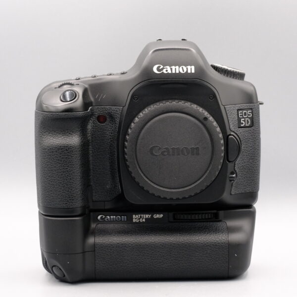CANON EOS 5D + BG-E4