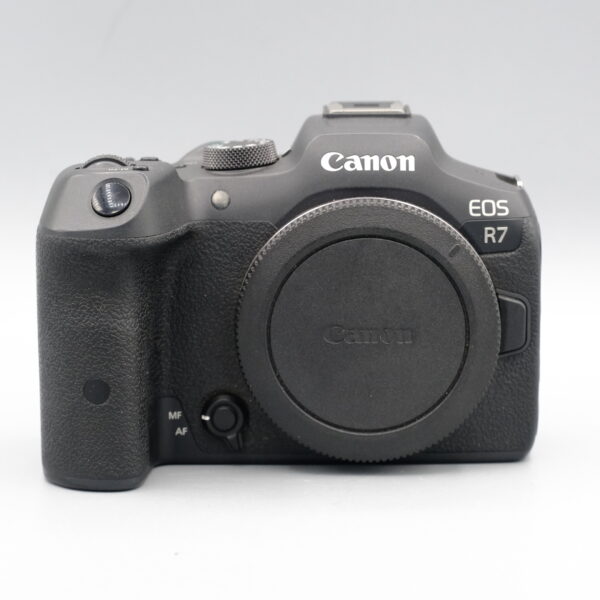 CANON EOS R7