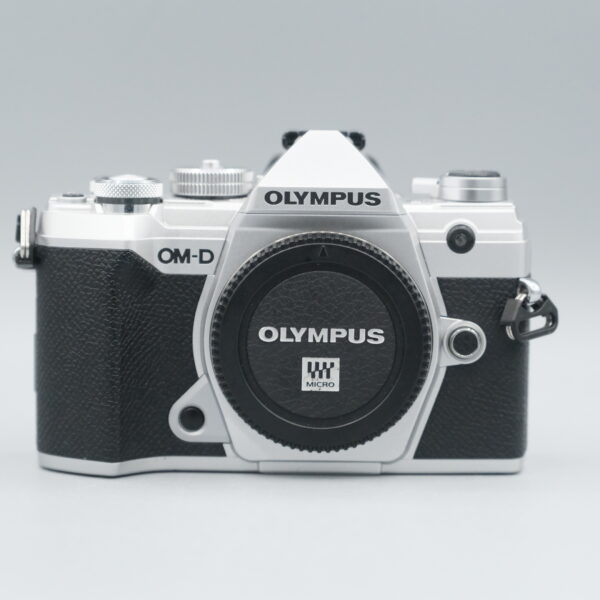 OLYMPUS E M-5 III