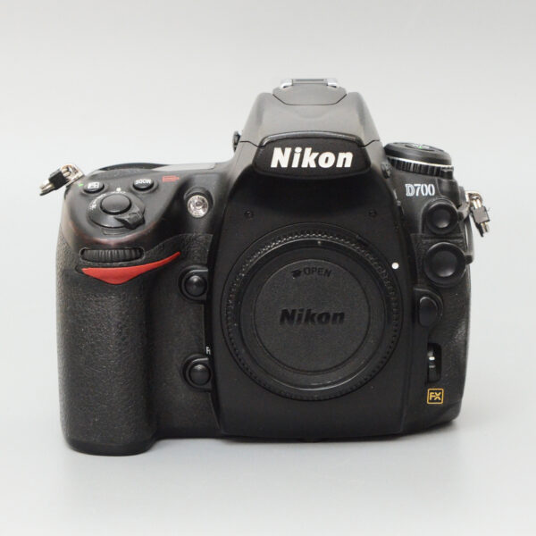 NIKON D700