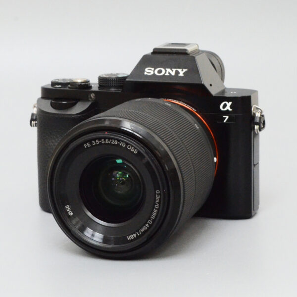 SONY ALPHA 7 + FE 28-70mm f3,5-5,6 OSS