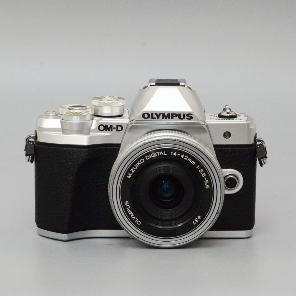 OLYMPUS OM-D E-M10 Mark III + 14-42 mm f/3,5-5,6 EZ
