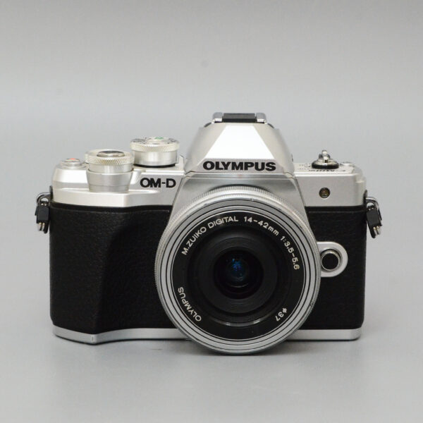 OLYMPUS OM-D E-M10 Mark III + 14-42 mm f/3,5-5,6 EZ